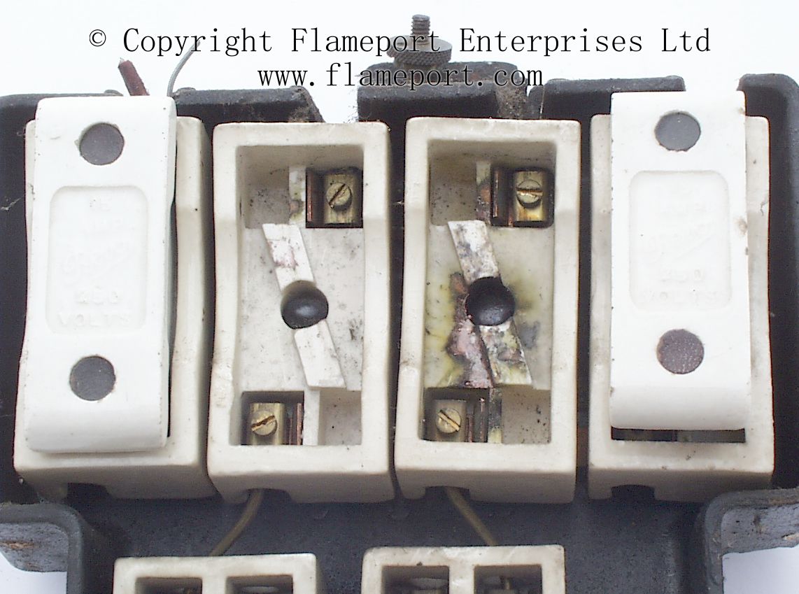 Revo 15 amp electrical splitter unit with cast iron casing