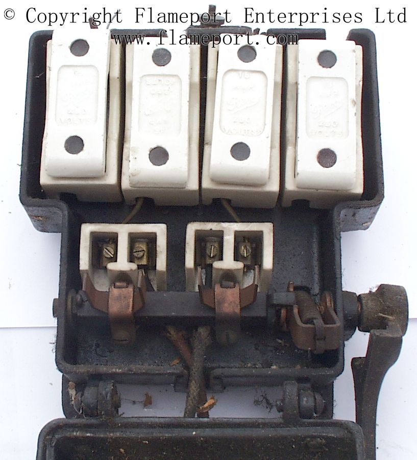 Revo 15 amp electrical splitter unit with cast iron casing