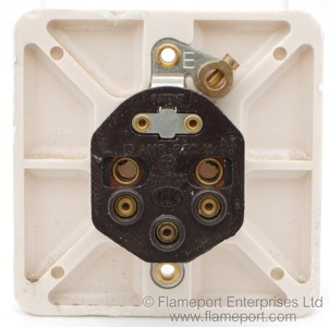 MK5286 single unswitched socket outlet, back terminals