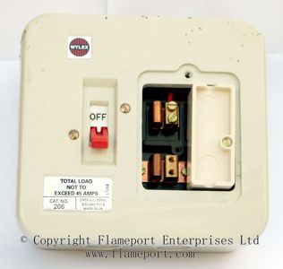 Wylex 45A two way metal fusebox with fuse removed
