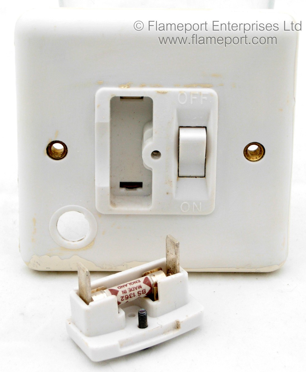 MK 6779 Switched Fused Spur wiring a socket 