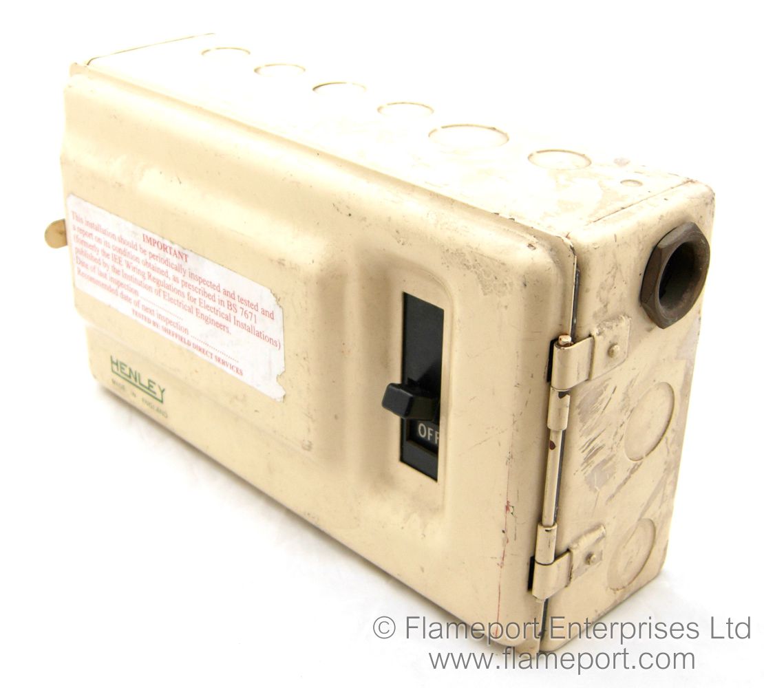 Henley metal cased 6 way fusebox old wylex fuse box cover 