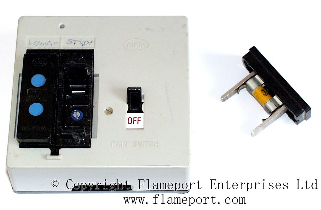 MEMERA 3 Two way plastic fusebox wylex fuse box cover 