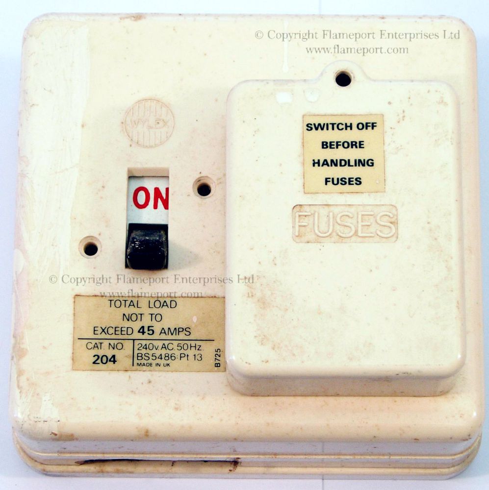 Wylex Standard white plastic fuseboxes wylex standard fuse box 