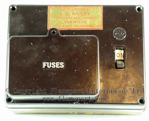 Wylex Standard 4 way fusebox with brown wooden frame old wylex fuse box cover 