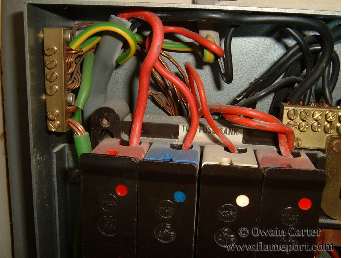 Wylex Standard multiple tarriff metal fusebox