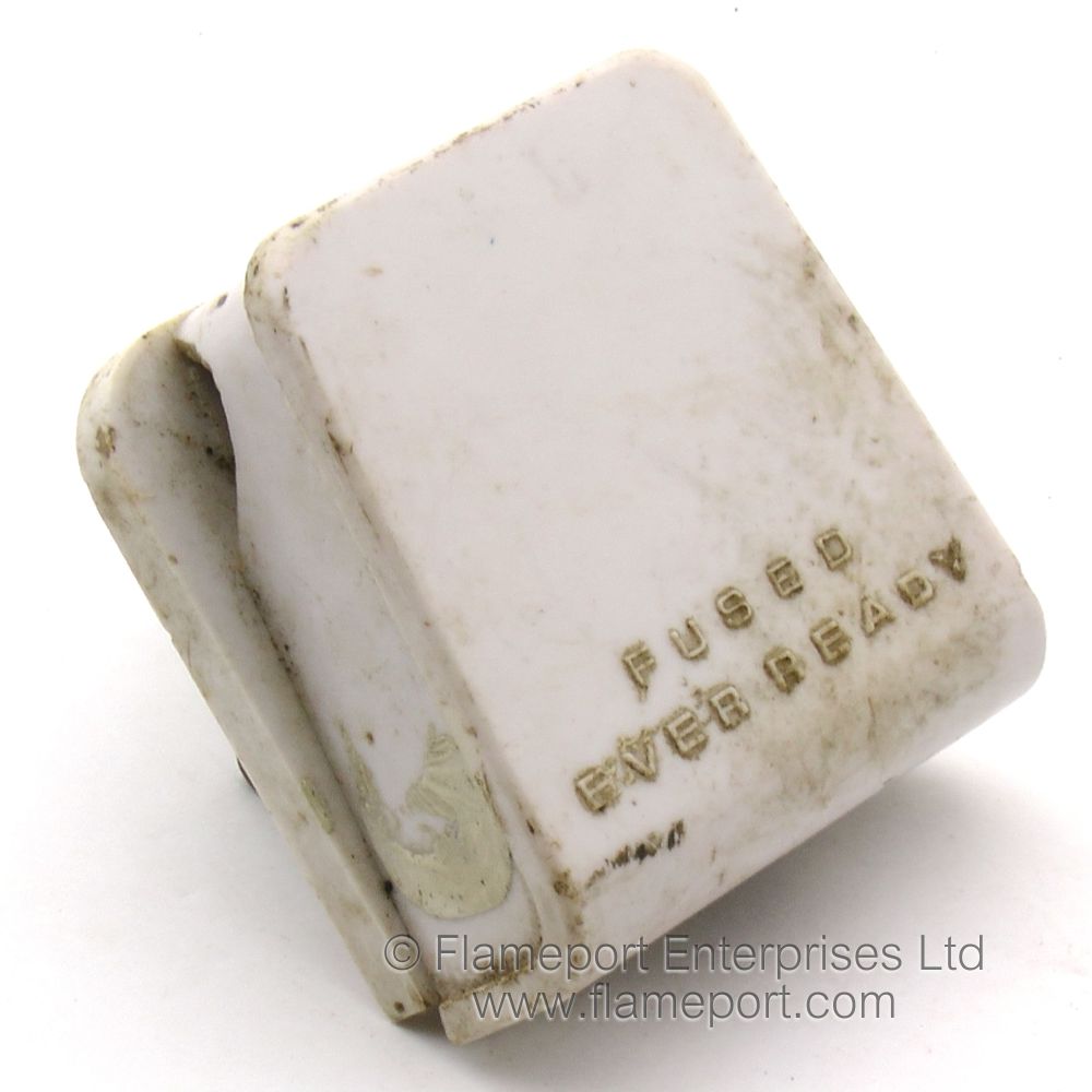 3 4 Plugs >> Ever Ready brittle white plastic 13A plug 3 4 Plugs >> Ever Ready brittle white plastic 13A plug