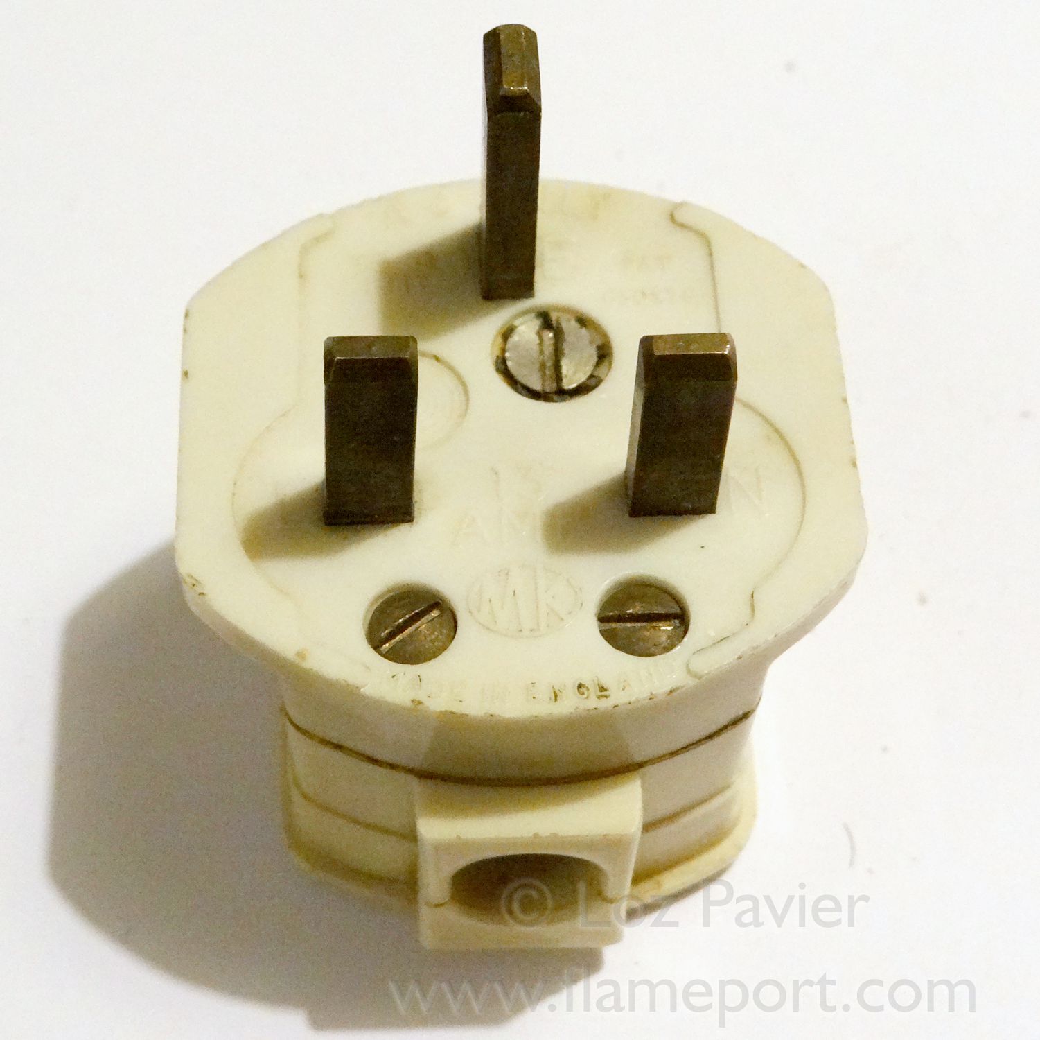 Ivory Bakelite Switched Mk Plug