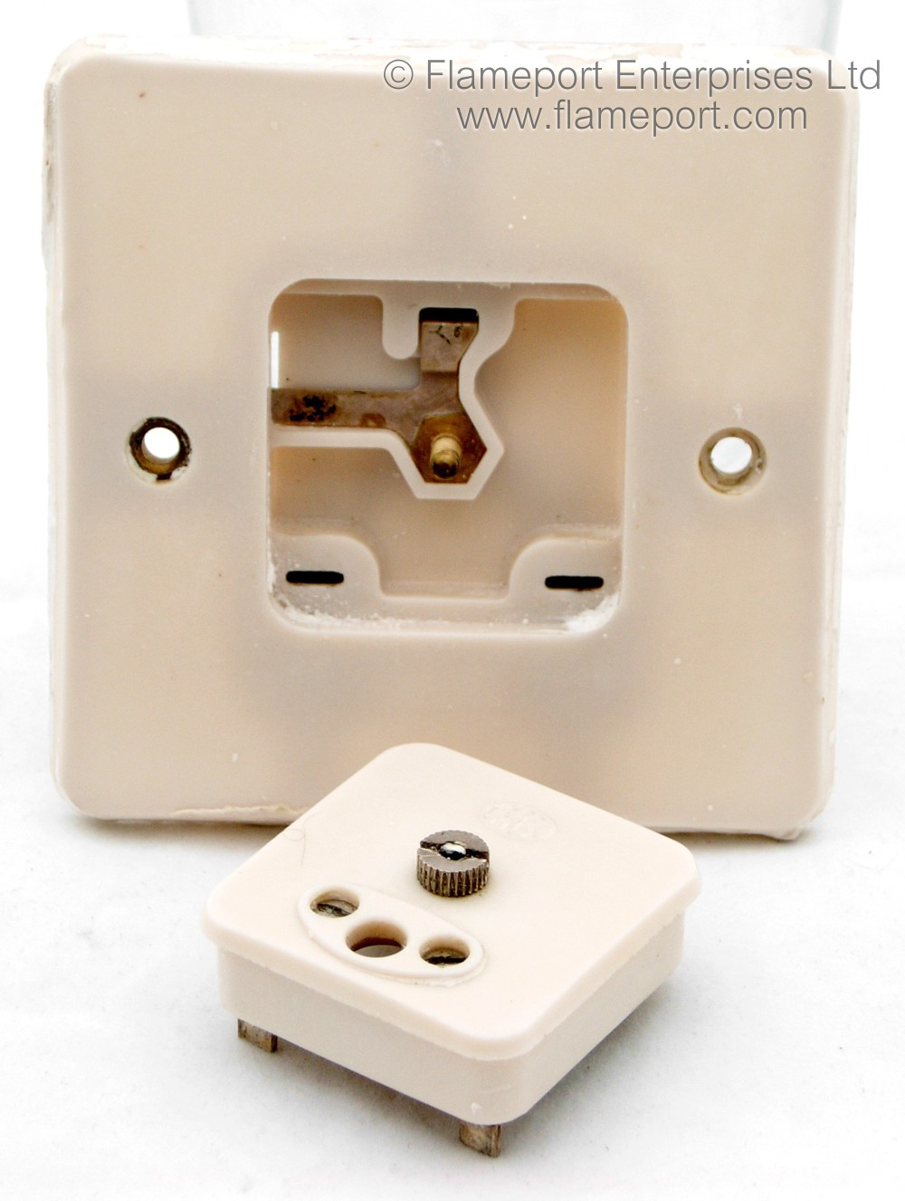 3 4 Plugs >> MK flush mounting 3 pin clock connector socket and plug 3 4 Plugs >> MK flush mounting 3 pin clock connector socket and plug