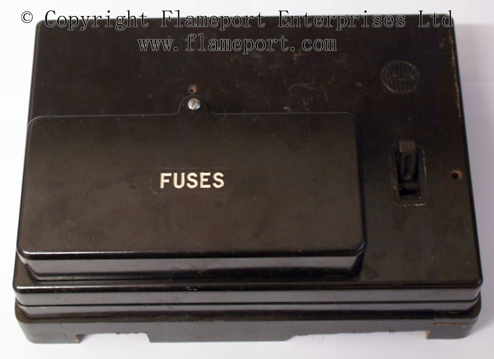 Wylex Standard 6 way fusebox with brown wooden frame brown wylex fuse box 