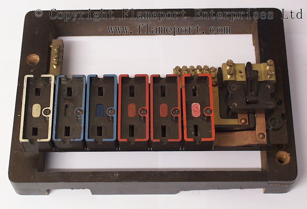 Wylex Standard 6 Way Fusebox With Brown