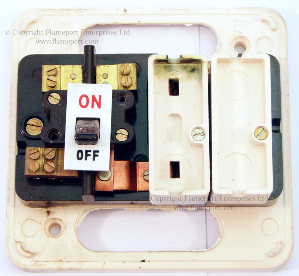 Wylex Standard white plastic fuseboxes brown wylex fuse box 