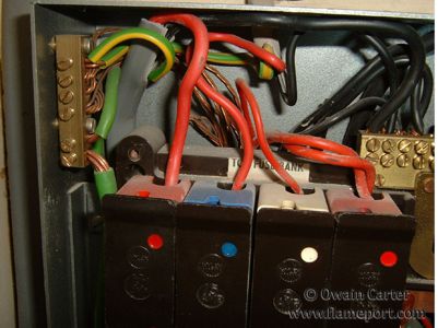 Wylex Standard multiple tarriff metal fusebox wylex standard fuse box 