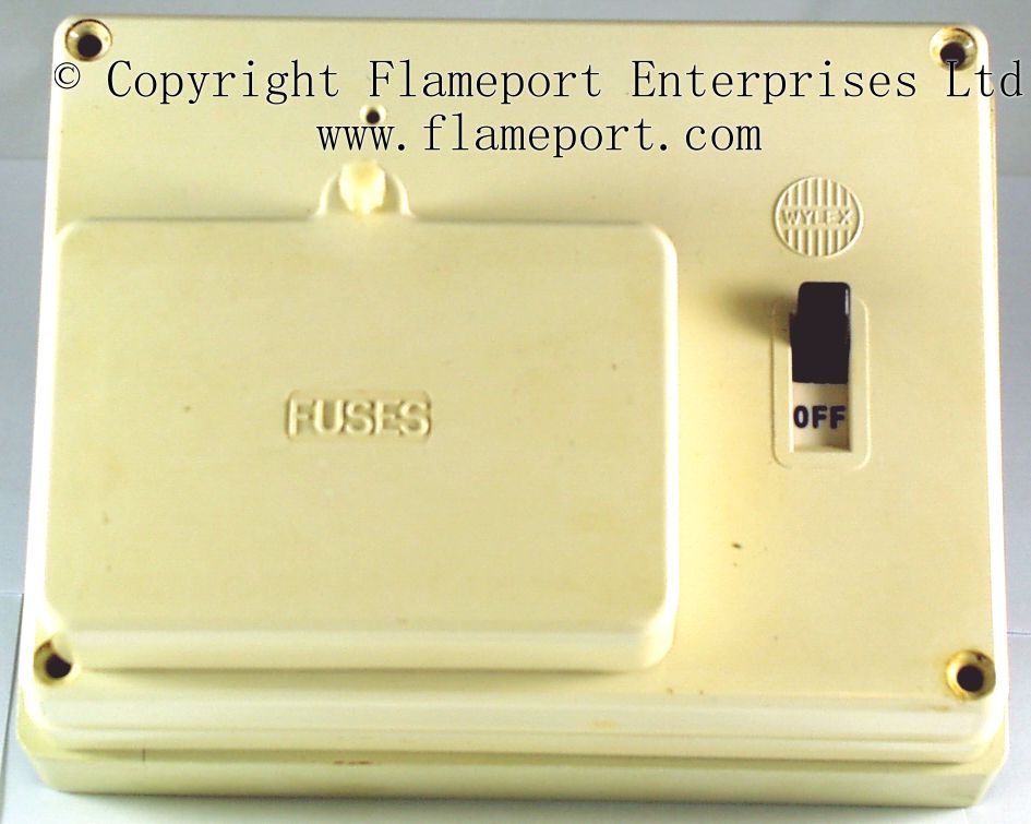 Wylex Standard 4 way fusebox with white wooden frame brown wylex fuse box 